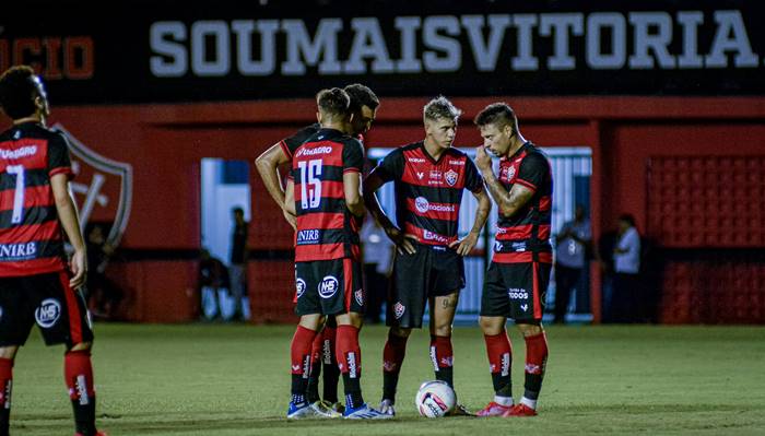 Na cola do G-8, Vitória chega a 39,5% de chances de classificação na Série C