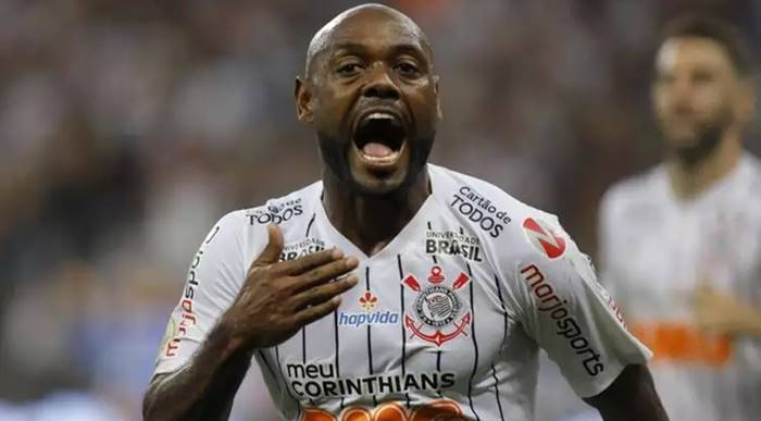 Vagner Love chega nesta quarta em Recife para assinar com o Sport