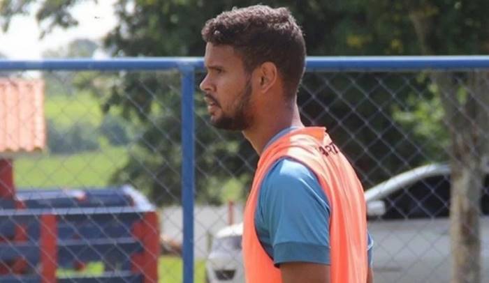 Vitória contrata volante ex-Cianorte, indicado por João Burse