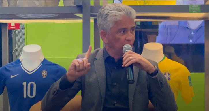 Ídolo do Vitória, ex-atacante Bebeto atribui fase ruim do clube à gestão