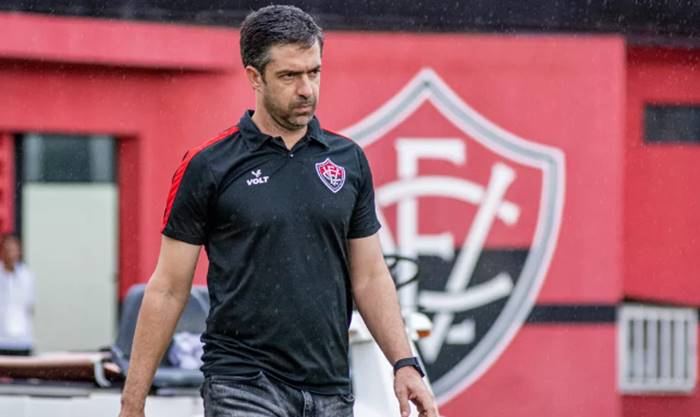 Burse desconversa sobre renovação com o Vitória e foca apenas na Série C