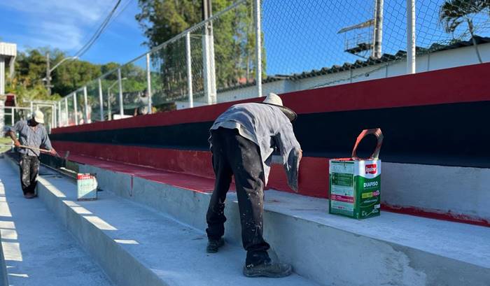 Vitória está perto de concluir arquibancada no CT e inicia construção de novos camarotes