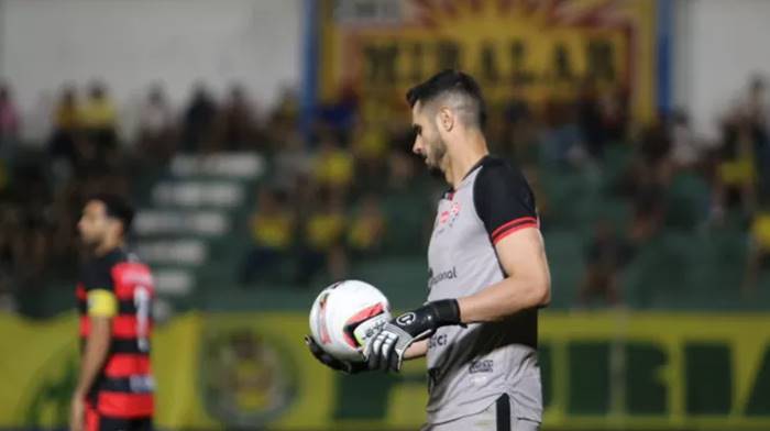 Vitória tem 3 desfalques por suspensão para pegar o Brasil-RS; Eduardo retorna