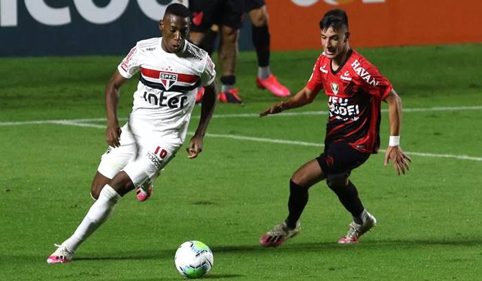 Ex-lateral do Bahia recusa clube francês e permanece no São Paulo