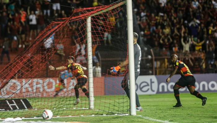 Sport-PE vence a Chapecoense e volta ao 5º lugar na Série B
