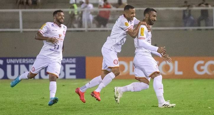 Com ‘gol que Pelé não fez’, Tombense vence o Sport e assume o 5º lugar na Série B