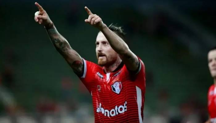 Ex-jogador do Vitória relata batalha contra o câncer e pede ajuda