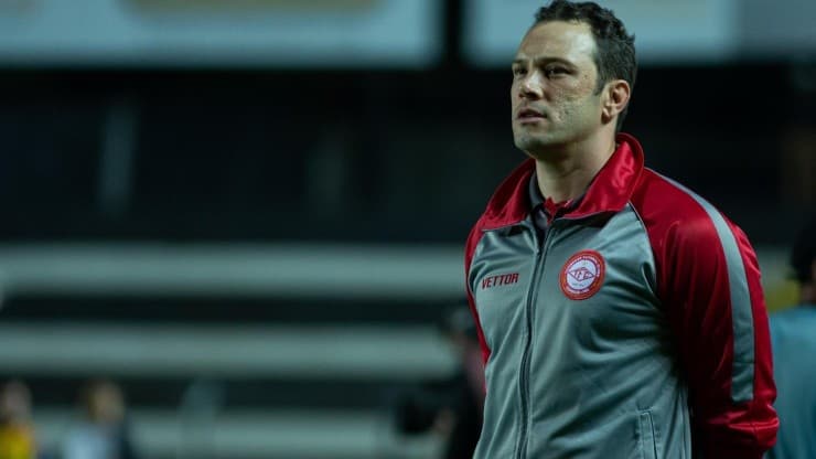 Bruno Pivetti reclama da arbitragem após derrota para o Bahia