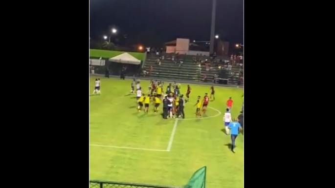 Clássico BaVi pelo sub-20 termina com confusão entre jogadores em Simões Filho