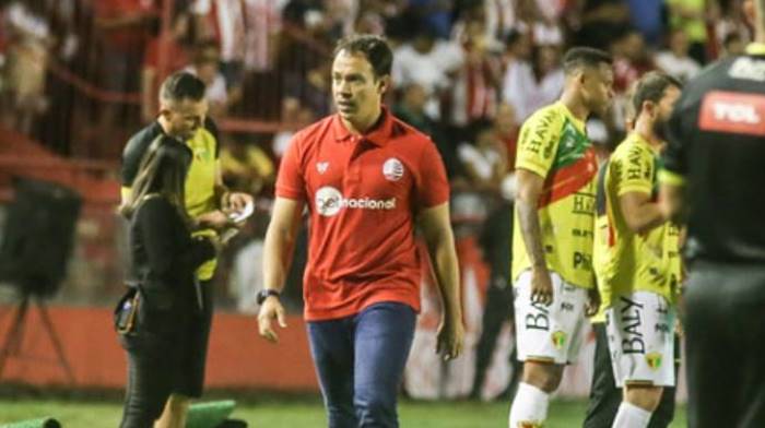 Dado enxerga luz no fim do túnel após 2ª vitória seguida do Náutico