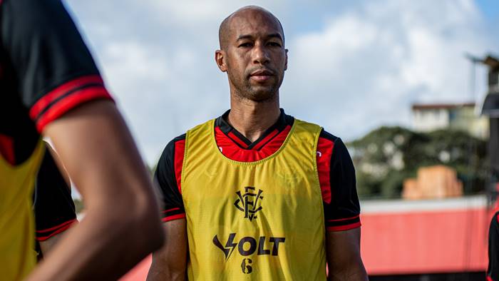 Jogo festivo do Vitória pode marcar aposentadoria de Dinei e estreia de uniforme