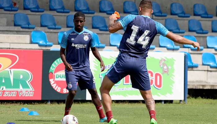 Lateral do Sub-20 ganha espaço no elenco principal do Bahia após lesão de Matheus Bahia