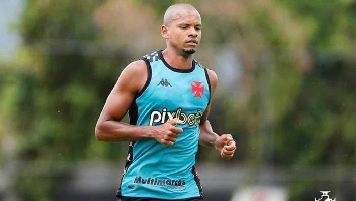 Lateral do Vasco relata ameaças de morte e registra B.O na delegacia