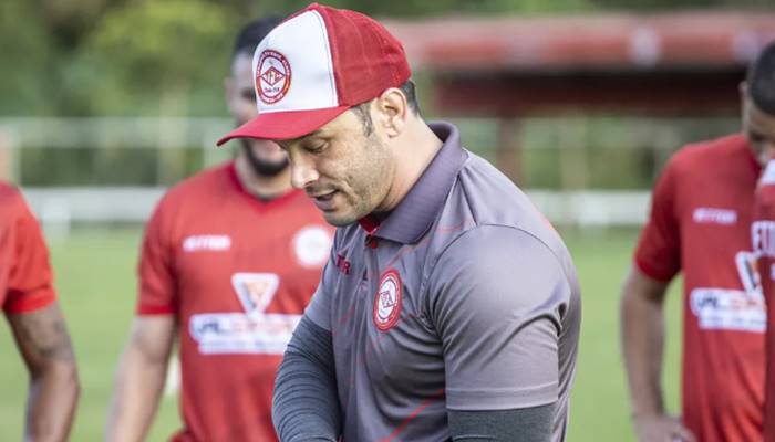Pivetti celebra vitória do Tombense antes de encarar o Bahia e elogia Ciel
