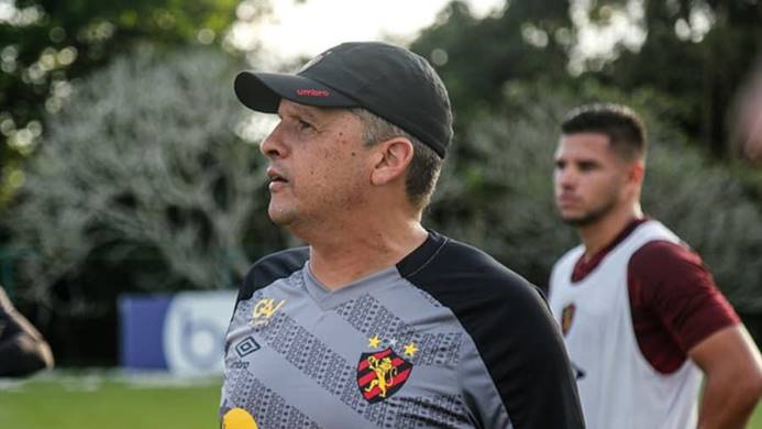 Claudinei não descarta mudanças no Sport para enfrentar o Bahia