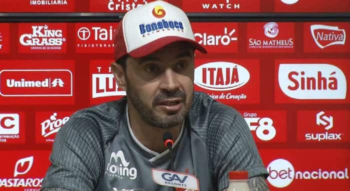 Antes de pegar o Bahia, Allan Aal celebra feito heroico no Vila Nova