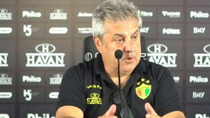 Antes de pegar o Bahia, Kleina lamenta derrota do Brusque e problemas com lesões