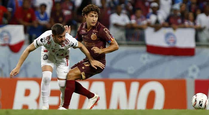 Após críticas, Barroca deve fazer mudança na lateral-direita do Bahia