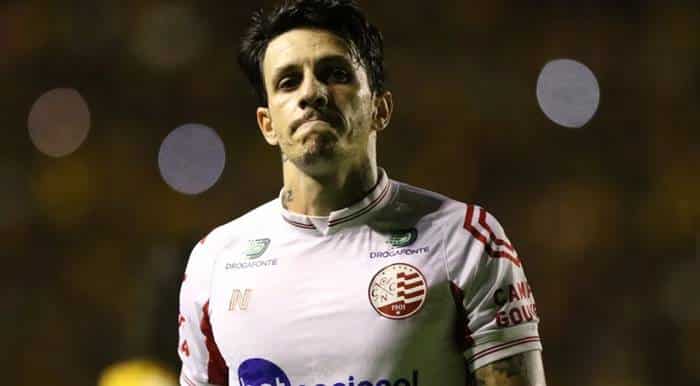 Alvo de Vitória e CRB, Jean Carlos está na mira de clubes da Série A