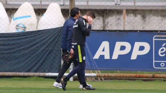 Goleiro do Grêmio deixa treino mais cedo, mas não preocupa para pegar o Bahia