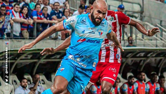 José Welison destaca briga do Fortaleza pela Libertadores e elogia momento do elenco