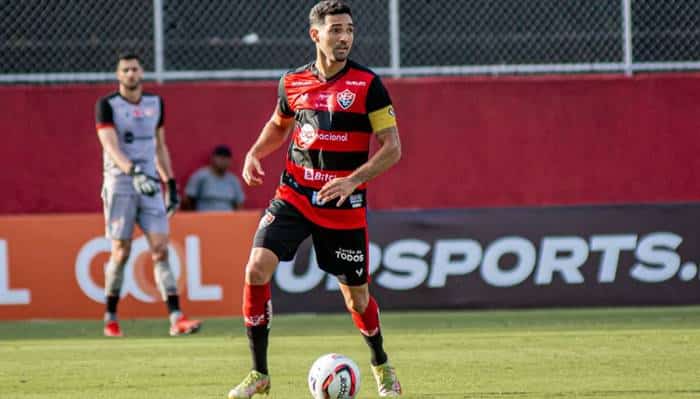 Negociações do Vitória com atacante e zagueiro emperram
