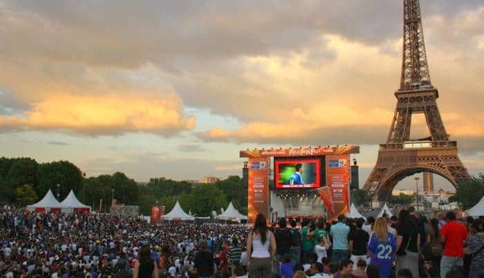 Paris e mais cinco cidades da França anunciam boicote à Copa do Mundo