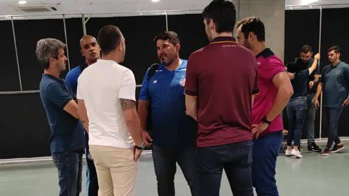Representante do Grupo City assiste jogo do Bahia e tem conversa com Barroca