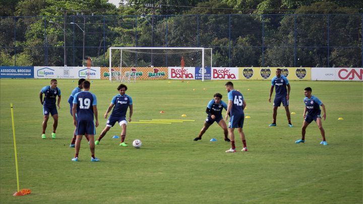 Com retorno de atacante, Bahia inicia preparação para enfrentar o Grêmio