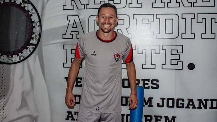 Uruguaio é regularizado e pode estrear pelo Vitória contra o Santa Cruz