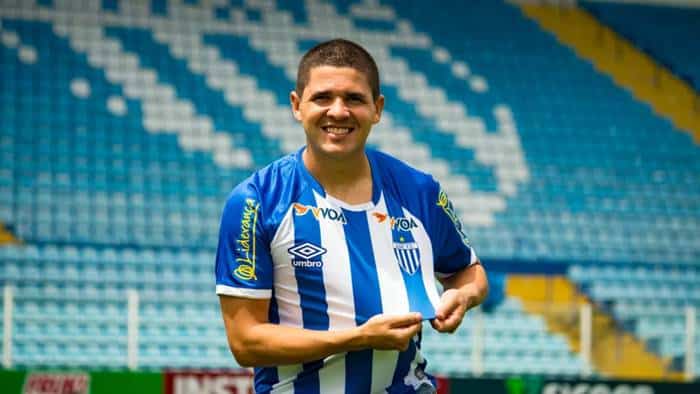 Ex-Vitória, Diego Renan acerta renovação de contrato com o CSA