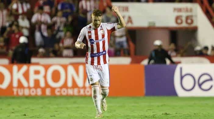 Ex-Bahia, volante Souza garante permanência no Náutico em 2023