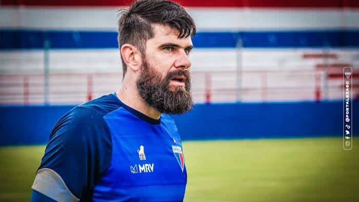 Fortaleza oficializa renovação contratual com o goleiro Fernando Miguel