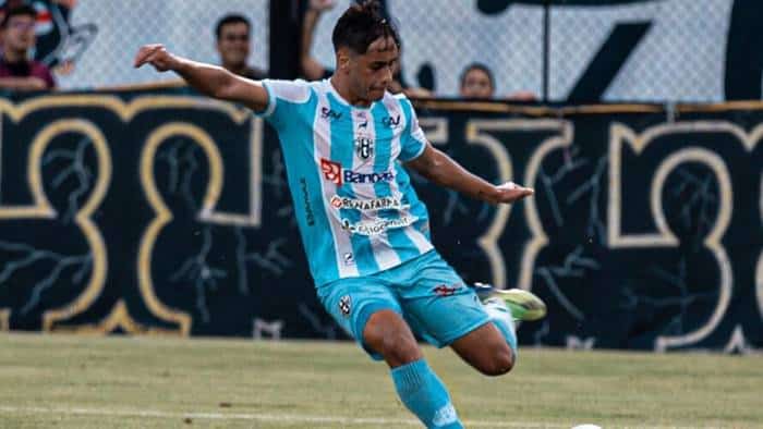 Negociações do Vitória com meia e atacante não avançam, diz repórter