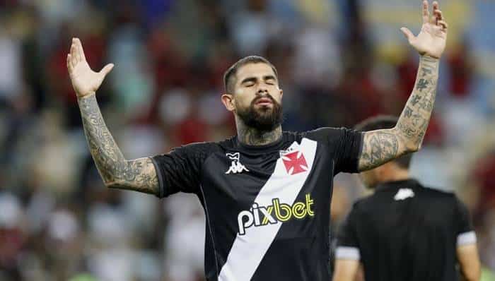 Vitória e Sport fazem sondagem por zagueiro colombiano do Fortaleza