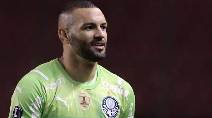 Goleiro do Palmeiras defende convocação de Daniel Alves para a Copa