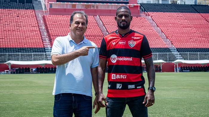 Zagueiro explica saída conturbada e nega ter processado o Vitória