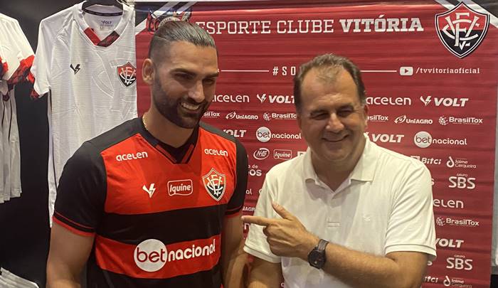 Apresentado, Léo Gamalho agradece carinho da torcida do Vitória