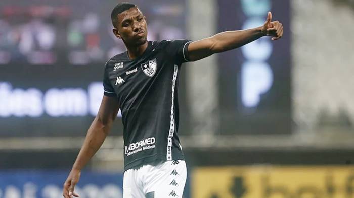 Bahia fecha contratação do zagueiro Kanu, do Botafogo