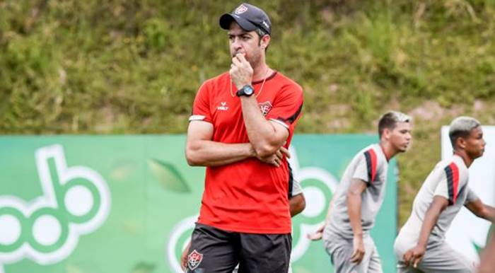 João Burse justifica renovação de Gustavo Blanco com o Vitória