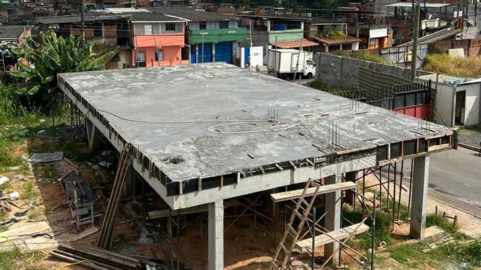 Vitória conclui concretagem da primeira laje da nova recepção do CT