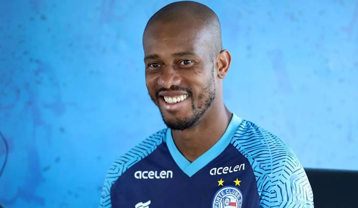 CRB segue negociando para contratar atacante do Bahia, diz presidente