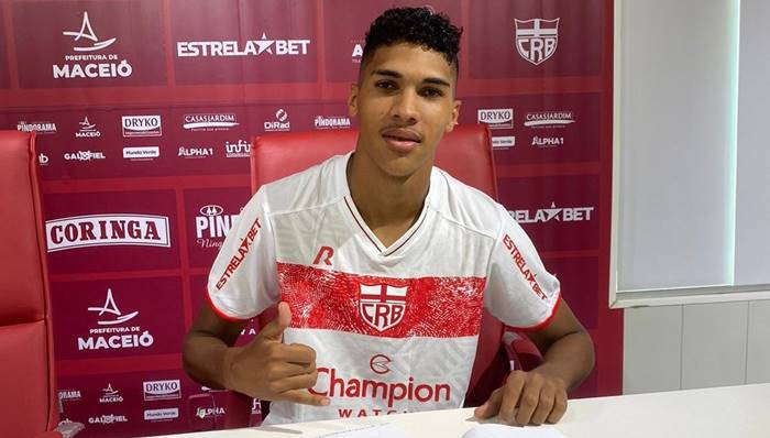 Diretor nega que CRB esteja negociando atacante com o Bahia