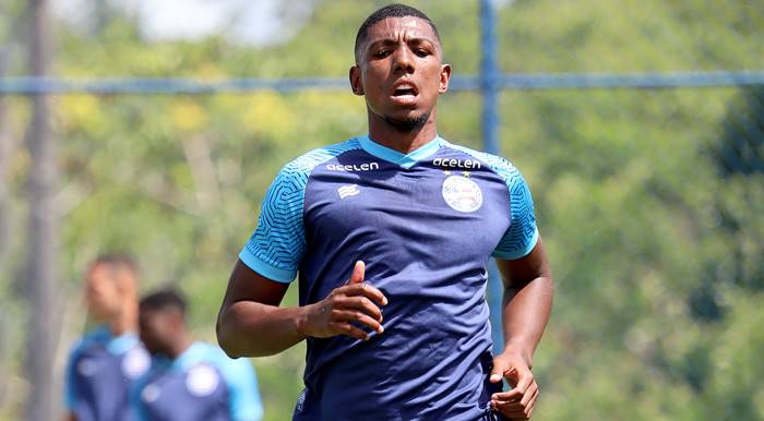 Com presença de Kanu, Bahia realiza primeiro treino do dia no CT