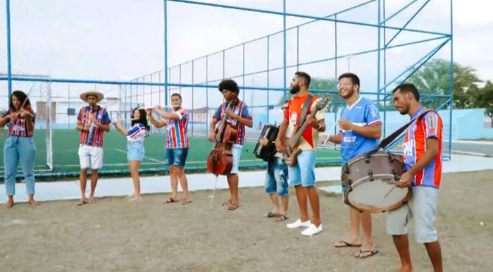 Ricardo Chaves lança versão do hino do Bahia; assista ao vídeo