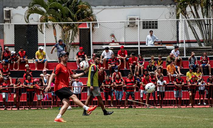 Com presença da torcida, Vitória realiza mais um treino de pré-temporada