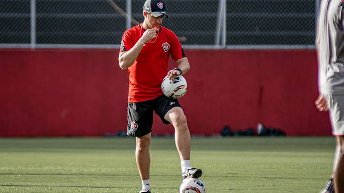 João Burse faz balanço da pré-temporada do Vitória e projeta evolução