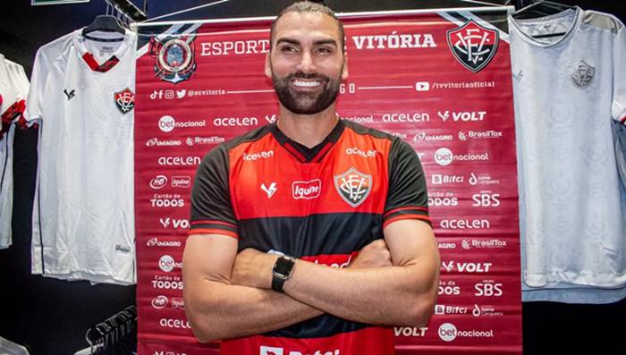 Léo Gamalho garante Vitória fortíssimo na Série B em busca do acesso