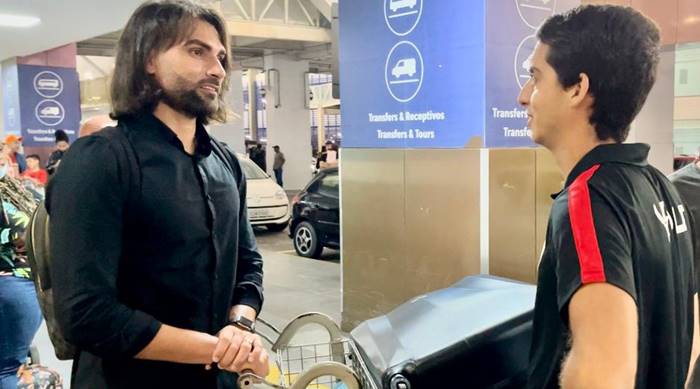 Novo reforço do Vitória, Léo Gamalho já está na capital baiana