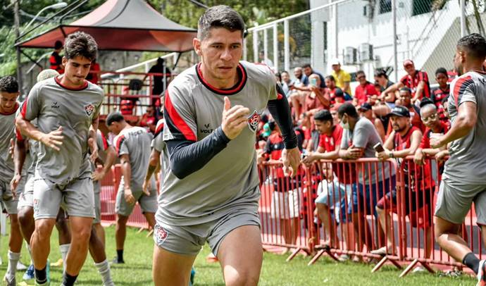 Osvaldo espera ajudar a colocar o Vitória de volta na Série A